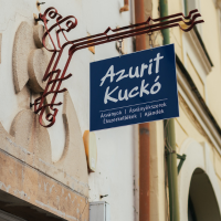 Azurit Kuckó üzlet cégér
